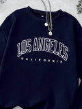 Comfortable crew neck sweatshirt with letter print